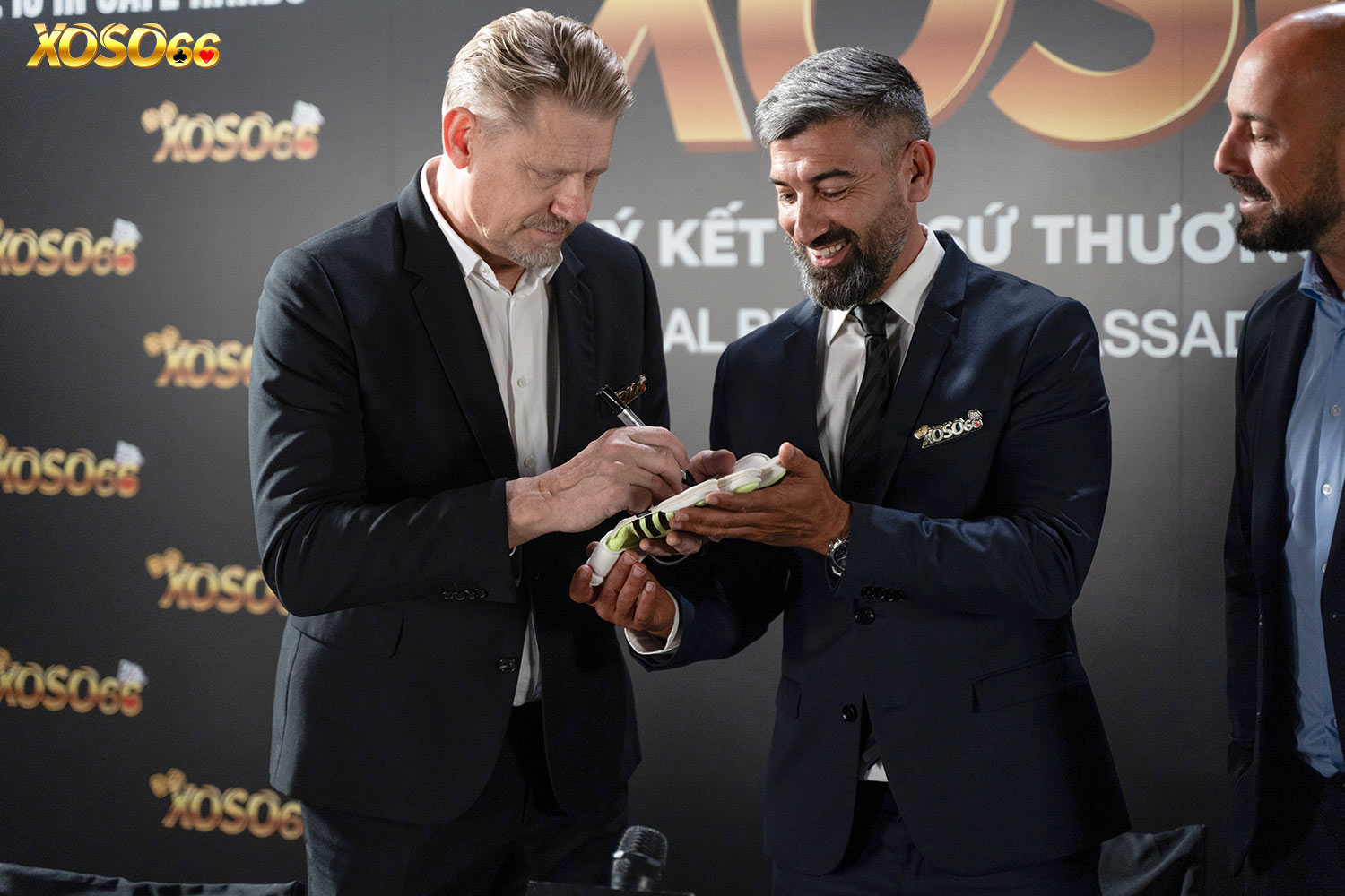Khoảnh khắc lịch sử - Peter Schmeichel và Pepe Reina chính thức trở thành đại sứ XOSO66